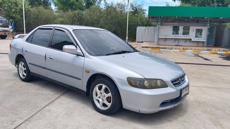 รถ Honda Accord 2.2 EXi สี เทา