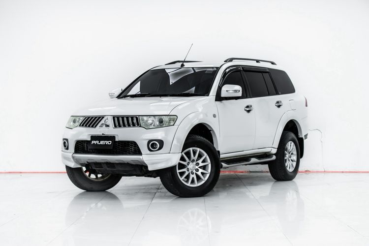 รถ Mitsubishi Pajero Sport 3.2 GT 4WD สี ขาว
