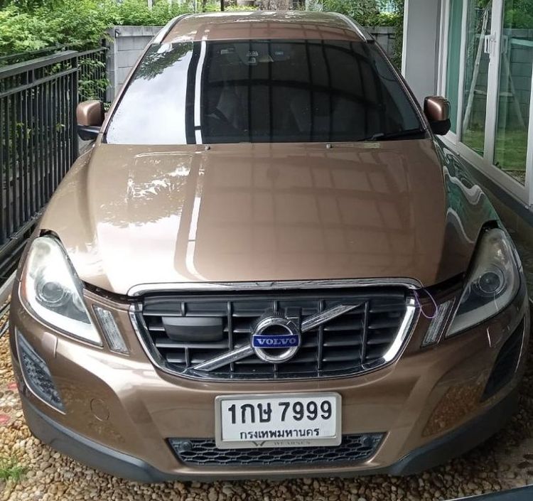 รถ Volvo XC60 2.0 D3 สี น้ำตาล