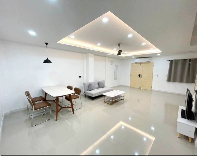 ตกแต่งครบ Town house/home office, furnished 400 m to Onnut BTS, pet friendly 35,000 รูปที่ 2