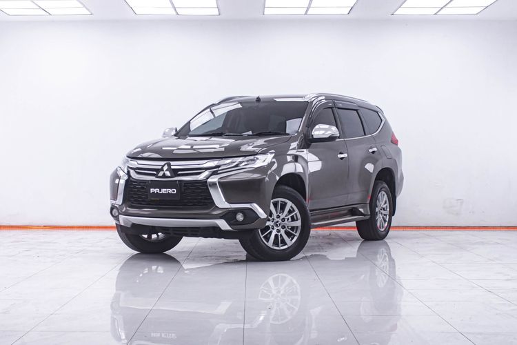 รถ Mitsubishi Pajero Sport 2.4 GT สี น้ำตาล