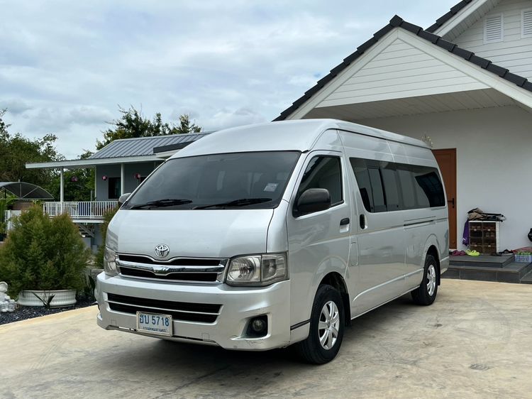 รถ Toyota Commuter 2.5 สี บรอนซ์ทอง