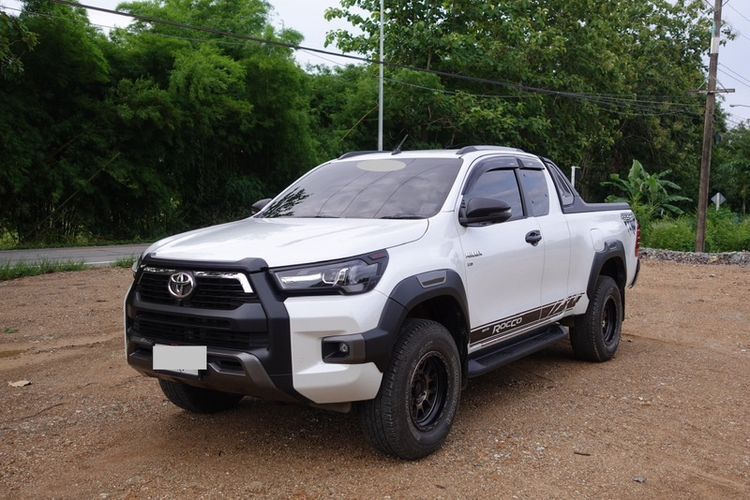 Toyota Hilux Revo 2022 2.8 G Rocco 4WD Pickup ดีเซล ไม่ติดแก๊ส เกียร์อัตโนมัติ ขาว รูปที่ 2