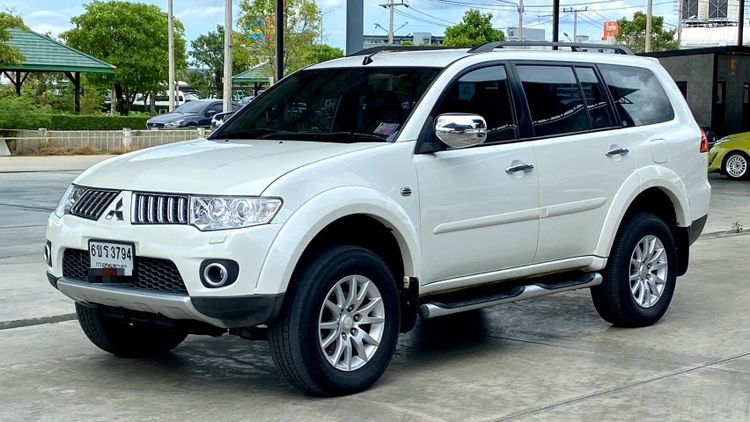 รถ Mitsubishi Pajero Sport 2.5 GT สี ขาว