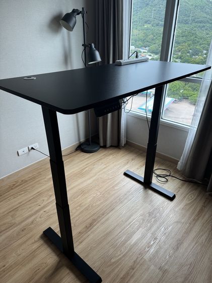 โต๊ะปรับระดับไฟฟ้า มอเตอร์คู่ 140x70 ซม. สภาพดี Standing Desk ERGONOMATE รูปที่ 2