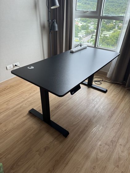 โต๊ะทำงาน ไม้ ดำ โต๊ะปรับระดับไฟฟ้า มอเตอร์คู่ 140x70 ซม. สภาพดี Standing Desk ERGONOMATE