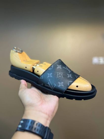 รองเท้าแตะ Louis Vuitton