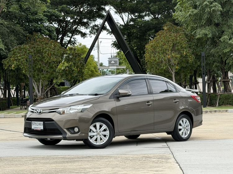 รถ Toyota Vios 1.5 E สี น้ำตาล