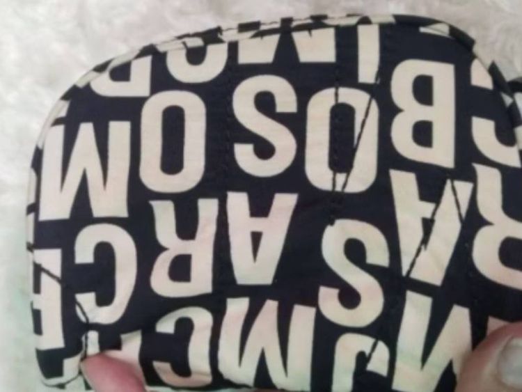 Marc by Marc Jacobs Cosmetic Pouch ของแท้ ลายหายาก รูปที่ 4