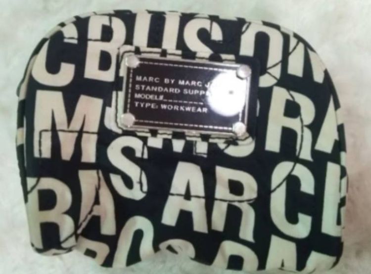 Marc by Marc Jacobs Cosmetic Pouch ของแท้ ลายหายาก รูปที่ 3