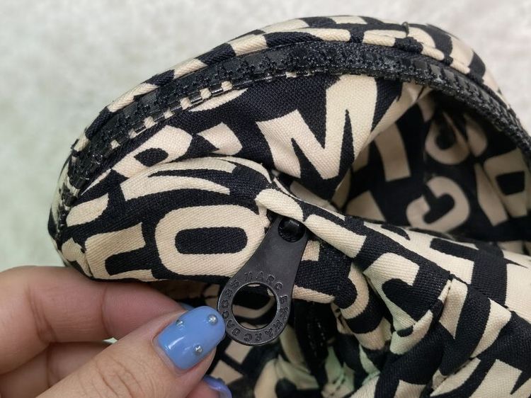 Marc by Marc Jacobs Cosmetic Pouch ของแท้ ลายหายาก รูปที่ 2
