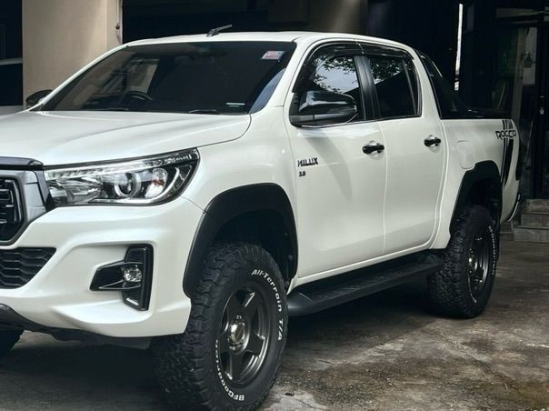 รถ Toyota Hilux Revo 2.8 G Rocco 4WD สี ขาว