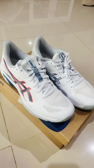 รองเท้าแบดมินตัน asics