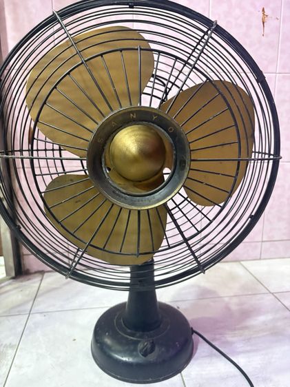 พัดลมเหล็กเก่าโบราณ