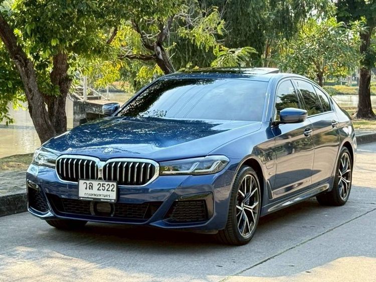 BMW Series 5 2021 530e Sedan เบนซิน ไม่ติดแก๊ส เกียร์อัตโนมัติ น้ำเงิน รูปที่ 3