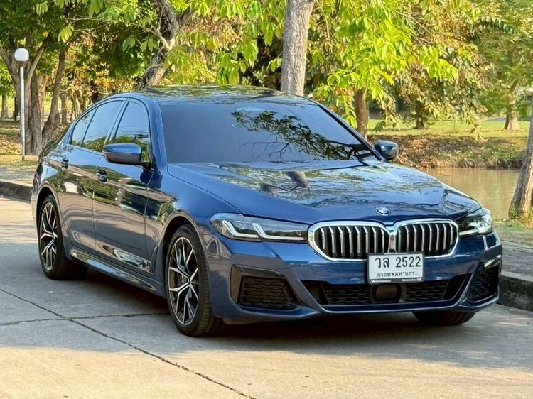 รถ BMW Series 5 530e สี น้ำเงิน