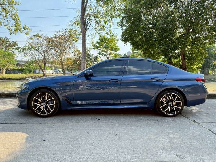 BMW Series 5 2021 530e Sedan เบนซิน ไม่ติดแก๊ส เกียร์อัตโนมัติ น้ำเงิน รูปที่ 4