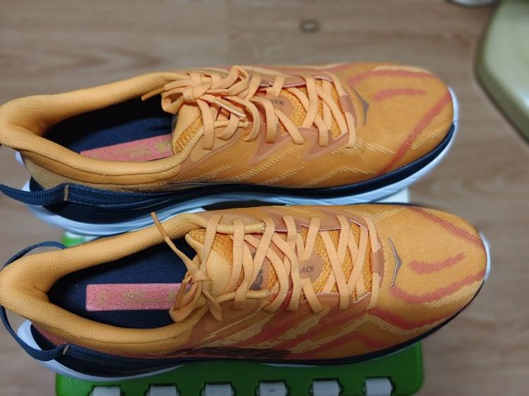 Hoka One One รูปที่ 2