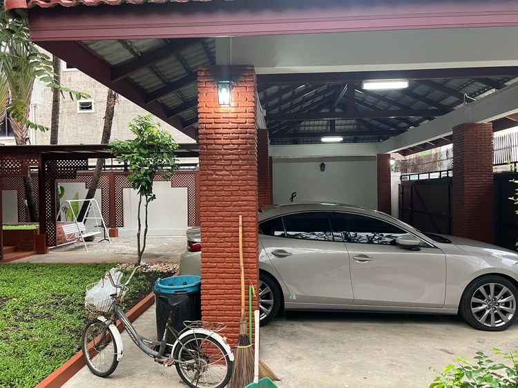 ขายด่วน บ้านและที่ดินสวย โลเคชั่นดี ในซอยสุขุมวิท 4 พื้นที่ 164.2 ตารางวา ราคา 114.9 ลบ. สนใจติดต่อ คุณปุ้ย 089-920-9893 รูปที่ 2