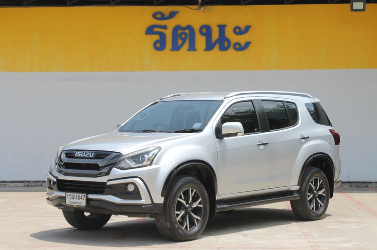 รถ Isuzu MU-X 3.0 4WD สี เทา