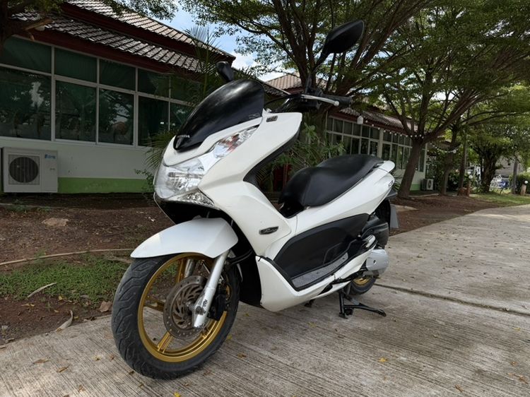 Honda PCX สีขาวมุก สภาพดี ใช้งานได้ปกติ รถบ้าน เครื่องขับนิ่มๆ