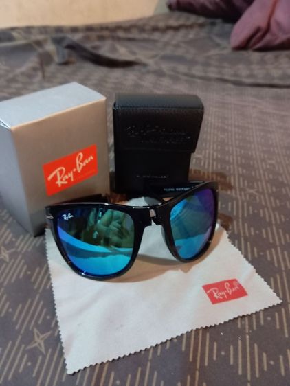 แว่น Ray Ban Wayfater Folding พับได้ รุ่นRB4105 ขนาด 54/18 สีเลนส์เป็นเลนส์ปรอทฟ้า สภาพใหม่ไร้ตำหนิ อุปกรณ์ครบกล่อง