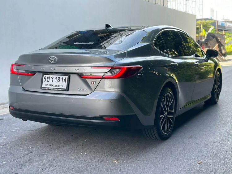 Toyota Camry 2025 2.5 Hybrid Premium Luxury Sedan ปลั๊กอินไฮบริด (PHEV) ไม่ติดแก๊ส เกียร์อัตโนมัติ เทา รูปที่ 4