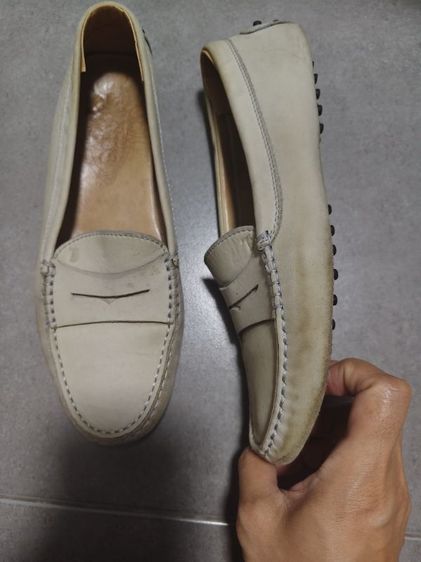 ขายรองเท้า Tod's สีเทา เบอร์38 มือสอง มีตำหนิตามรูปค่ะ รูปที่ 3