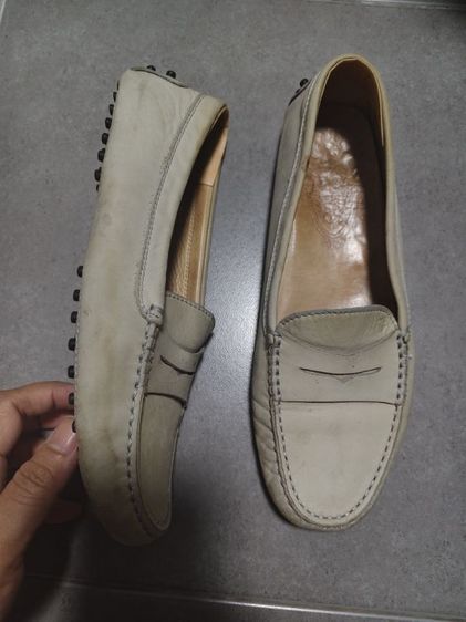 ขายรองเท้า Tod's สีเทา เบอร์38 มือสอง มีตำหนิตามรูปค่ะ รูปที่ 2