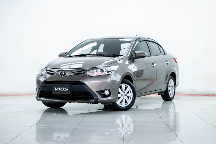 รถ Toyota Vios 1.5 S สี น้ำตาล