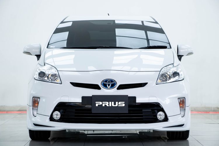 Toyota Prius 2014 1.8 TRD Sportivo Sedan ไฮบริด ไม่ติดแก๊ส เกียร์อัตโนมัติ ขาว รูปที่ 4