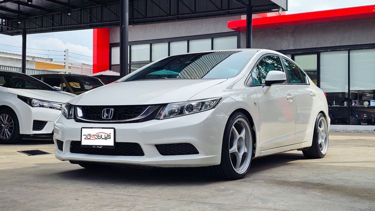 Honda Civic 2013 1.8 S i-VTEC Sedan เบนซิน ไม่ติดแก๊ส เกียร์ธรรมดา ขาว