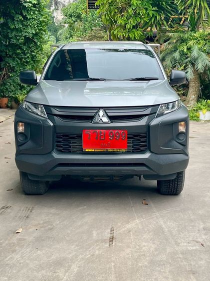 Mitsubishi Triton 2022 2.4 GL 4WD Pickup ดีเซล ไม่ติดแก๊ส เกียร์ธรรมดา เทา รูปที่ 2