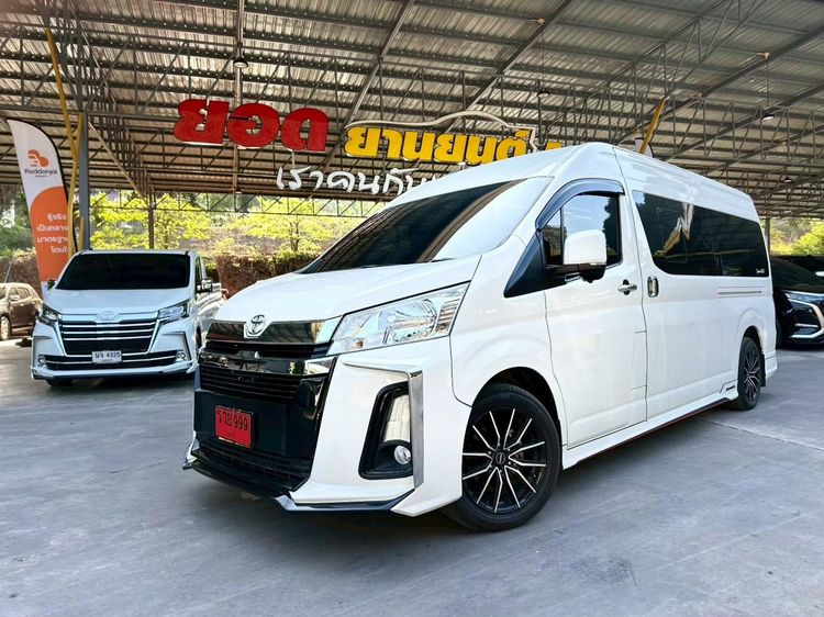 รถ Toyota Commuter 2.8 สี ขาว