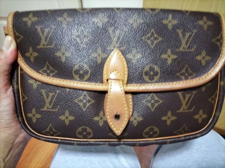 ดระเป๋า LV มือสอง
