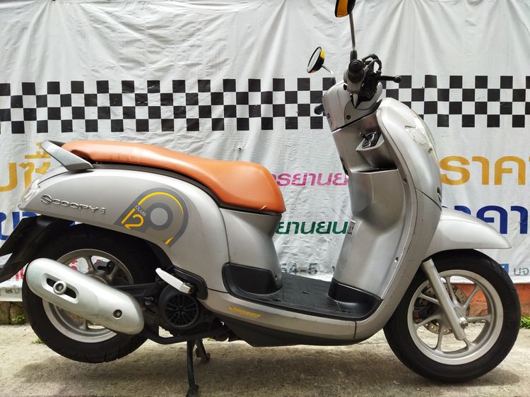 Scoopy i Club12 ล้อแม็กแท้ รถบ้านสภาพดี สวยใส รถไม่เคยล้มไม่เคยชน 