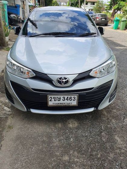 รถ Toyota Yaris ATIV 1.2 E สี บรอนซ์เงิน