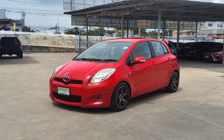 รถ Toyota Yaris 1.5 E สี แดง