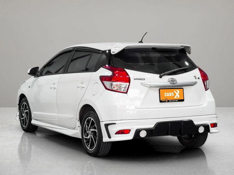 Toyota Yaris 2015 1.2 E Sedan เบนซิน ไม่ติดแก๊ส เกียร์อัตโนมัติ ขาว รูปที่ 4
