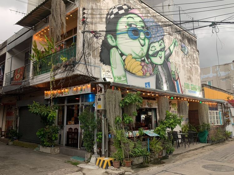 เซ้งกิจการร้านอาหาร พร้อม Rooftop Bar 3 ชั้น ย่านเมืองเก่าเชียงใหม่ ทำเลทอง ใกล้ประตูท่าแพ พร้อมอุปกรณ์ครบ