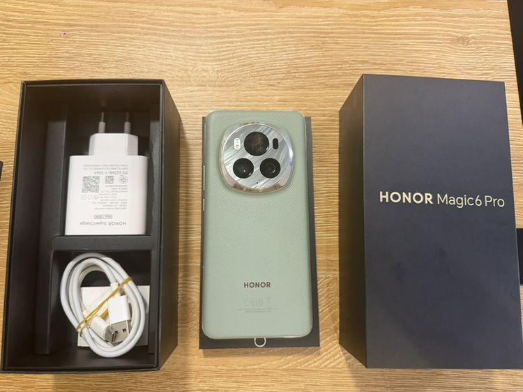 512 GB Honor magic 6 pro สีเขียว ครบกล่อง