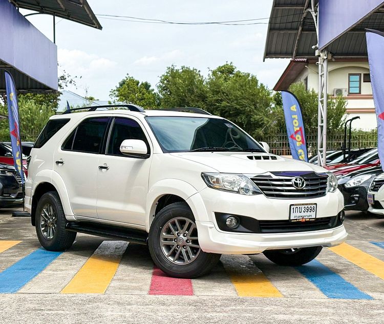 Toyota Fortuner 2012 3.0 V Utility-car ดีเซล ไม่ติดแก๊ส เกียร์อัตโนมัติ ขาว