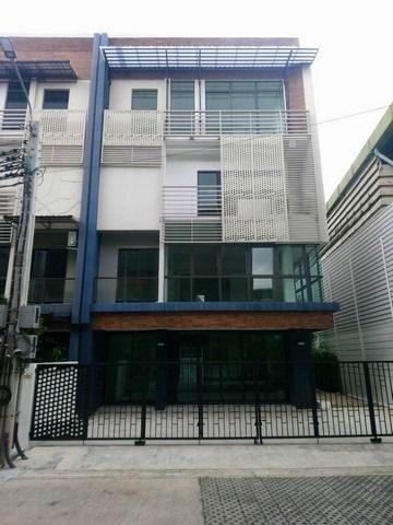ให้เช่า อาคาร สำนักงาน โฮมออฟฟิศ 4 ชั้น หลังมุม ซอยรามอินทรา 40 นวลจันทร์ โครงการ ดิสทริค เอกมัย-รามอินทรา  