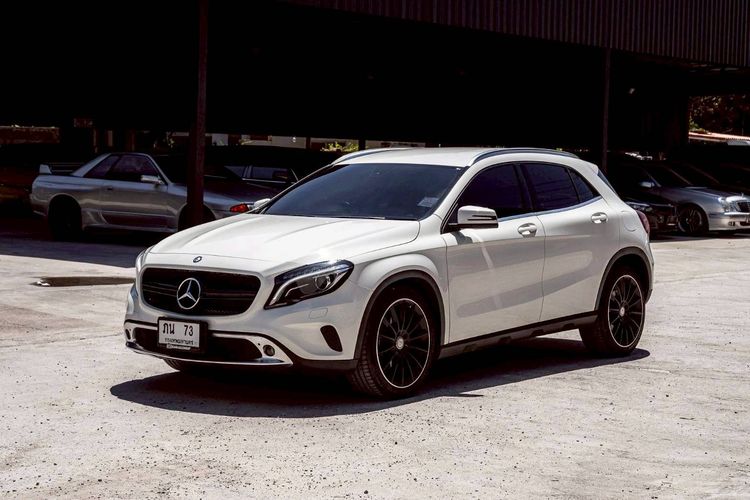 รถ Mercedes-Benz GLA-Class GLA200 สี ขาว