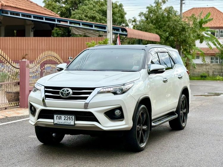 Toyota Fortuner 2017 2.8 TRD Sportivo 4WD Utility-car ดีเซล ไม่ติดแก๊ส เกียร์อัตโนมัติ ขาว
