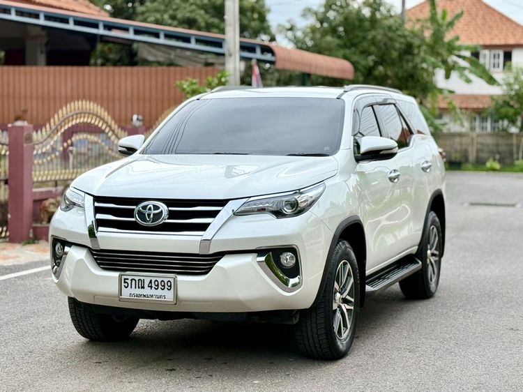 Toyota Fortuner 2016 2.4 V Utility-car ดีเซล ไม่ติดแก๊ส เกียร์อัตโนมัติ ขาว