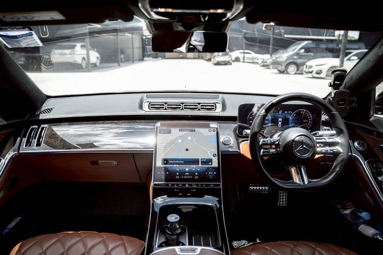 Mercedes-Benz S-Class 2022 S580e Sedan เบนซิน ดำ รูปที่ 3