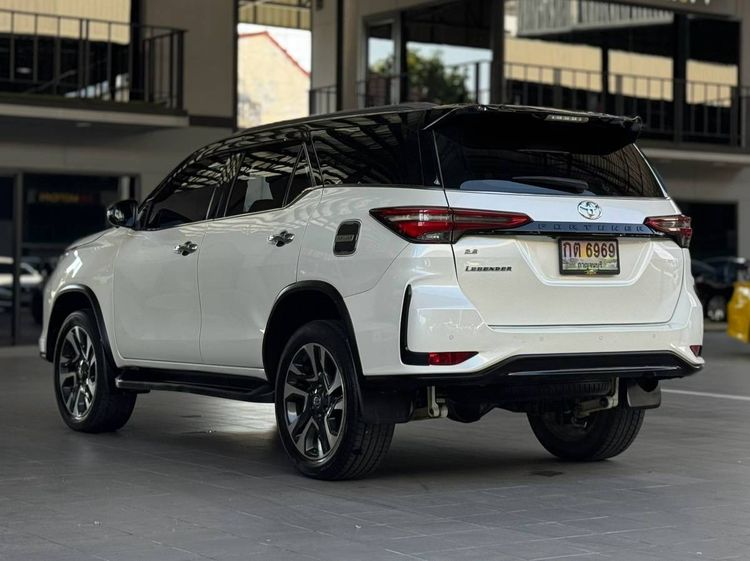 Toyota Fortuner 2021 2.4 Legender Black Top Utility-car ดีเซล เกียร์อัตโนมัติ ขาว รูปที่ 4