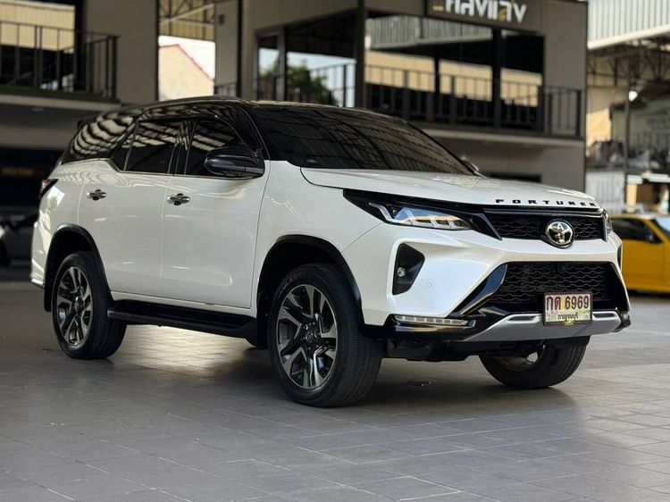 Toyota Fortuner 2021 2.4 Legender Black Top Utility-car ดีเซล เกียร์อัตโนมัติ ขาว รูปที่ 3