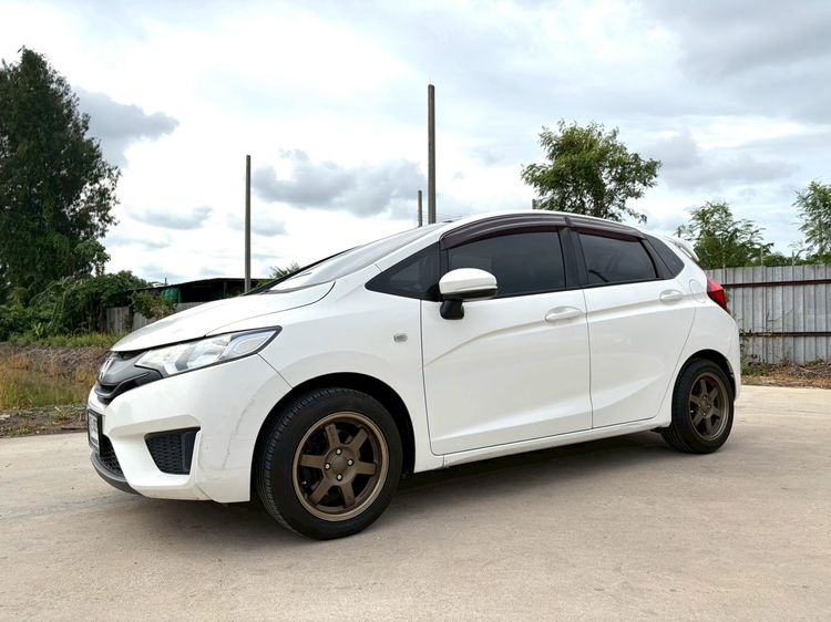 Honda Jazz 2015 1.5 V i-VTEC Sedan เบนซิน ไม่ติดแก๊ส เกียร์อัตโนมัติ ขาว รูปที่ 3